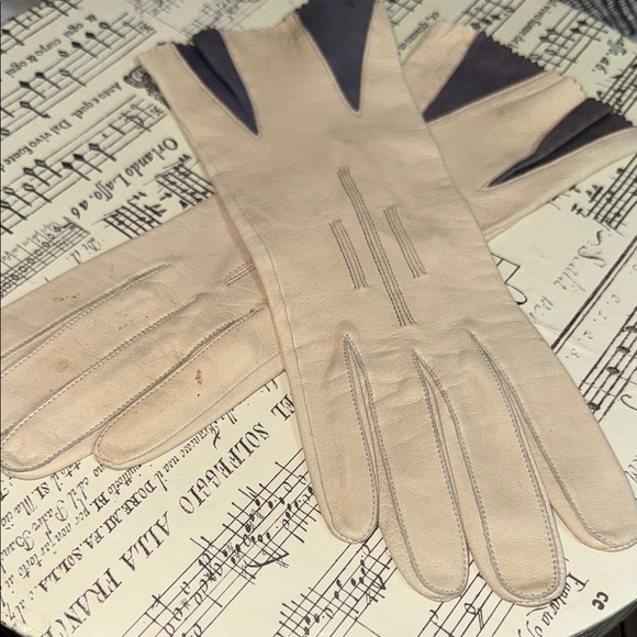 Accessories - Vintage Cream Leather Gloves SZ Small